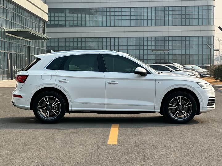 Фото 3 - Audi Q5L