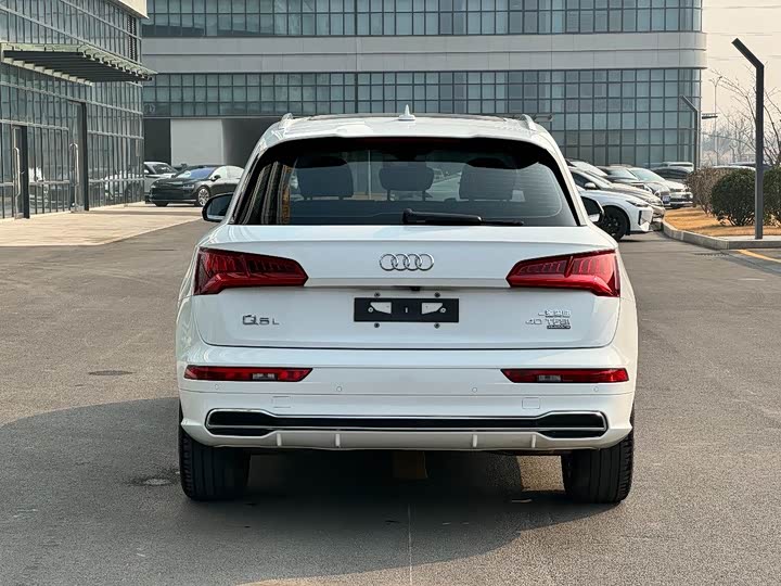 Фото 5 - Audi Q5L