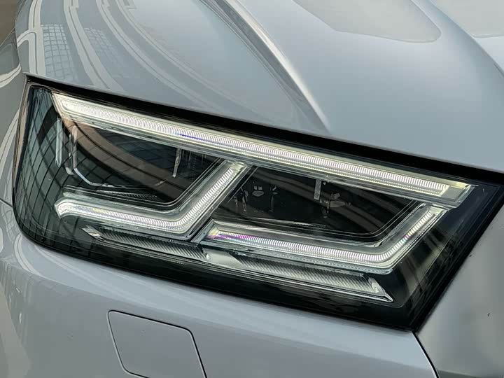 Фото 7 - Audi Q5L