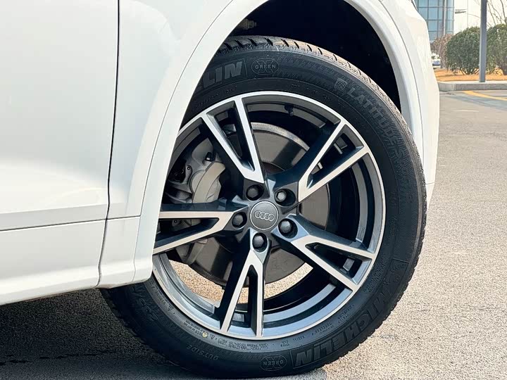 Фото 8 - Audi Q5L