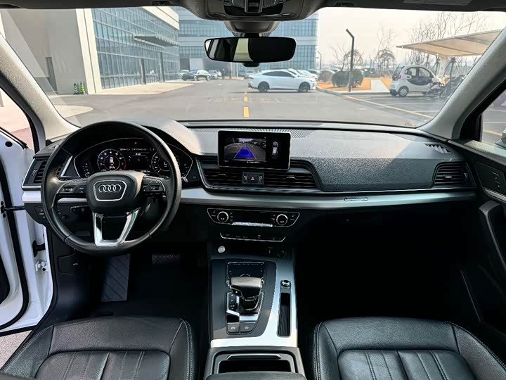 Фото 9 - Audi Q5L