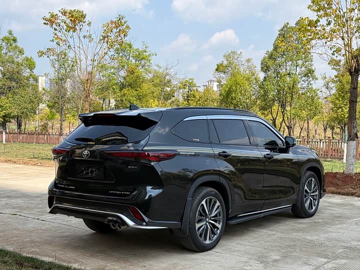 Toyota Crown Kluger 2026 2026款 2.5L HEV四驱旗舰版