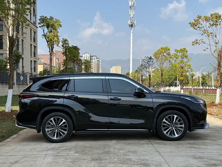 Toyota Crown Kluger 2026 2026款 2.5L HEV四驱旗舰版