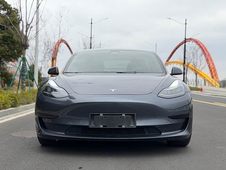 Фото 2 - Tesla Model 3