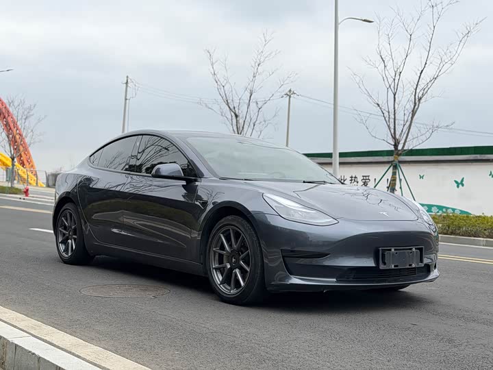 Фото 3 - Tesla Model 3