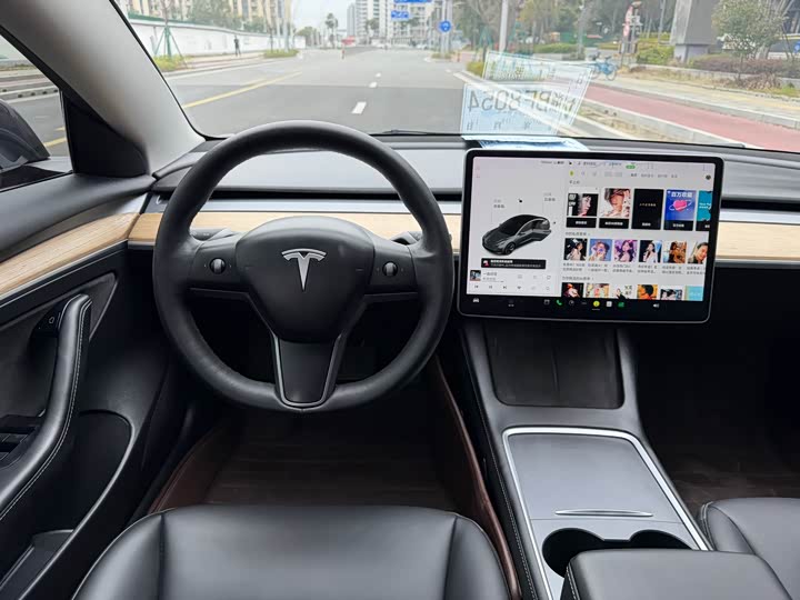 Фото 6 - Tesla Model 3