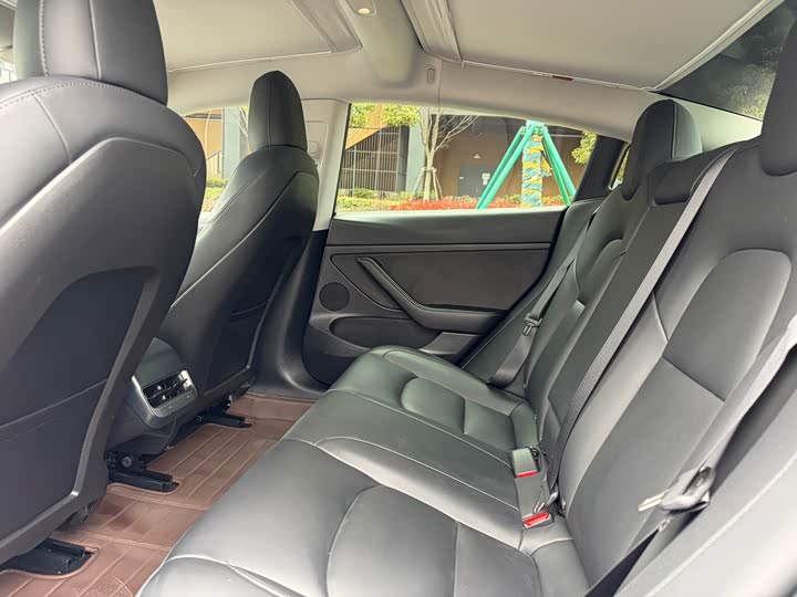 Фото 8 - Tesla Model 3