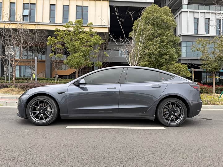 Фото 9 - Tesla Model 3