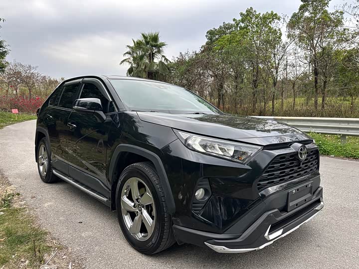 Фото 3 - Toyota RAV4