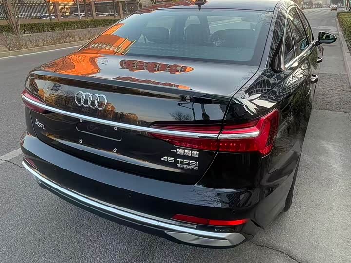 Фото 5 - Audi A6L