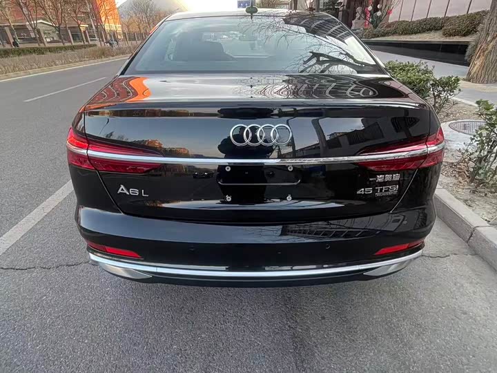 Фото 6 - Audi A6L