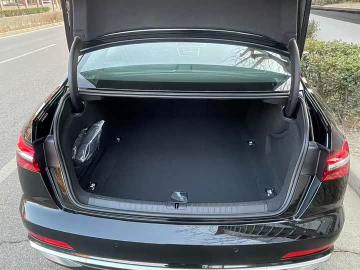 Фото 7 - Audi A6L