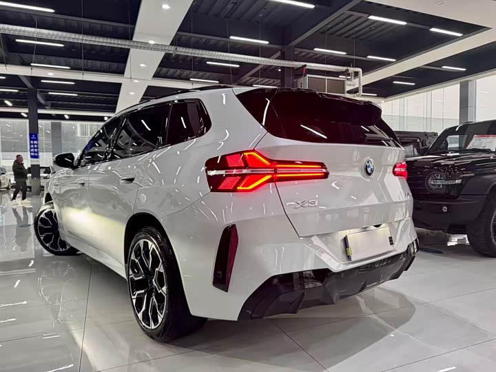 BMW X3 2025 2025款 xDrive30L 领先型 M运动曜夜套装