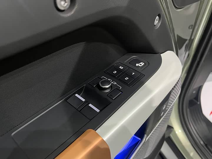 Фото 7 - Land Rover Defender