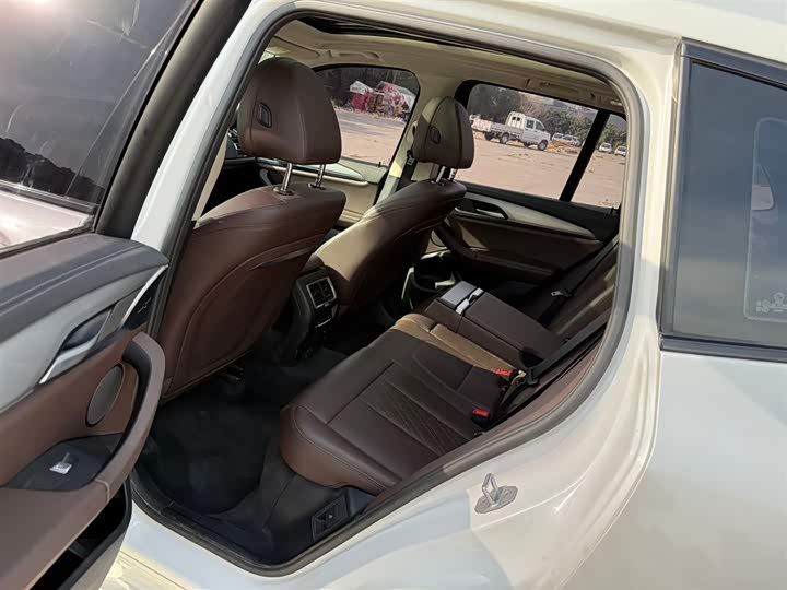 Фото 6 - BMW iX3