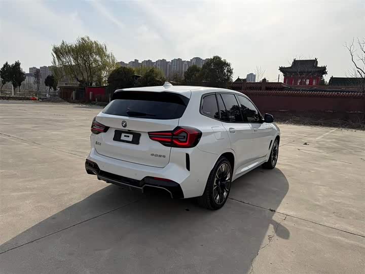 Фото 9 - BMW iX3