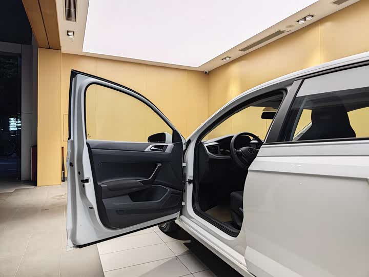 صورة 7 - Volkswagen Polo