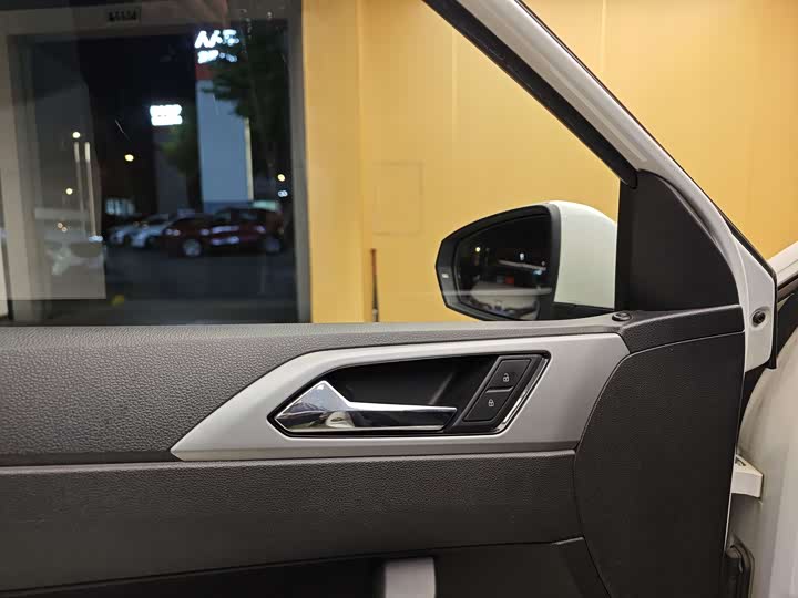 صورة 8 - Volkswagen Polo