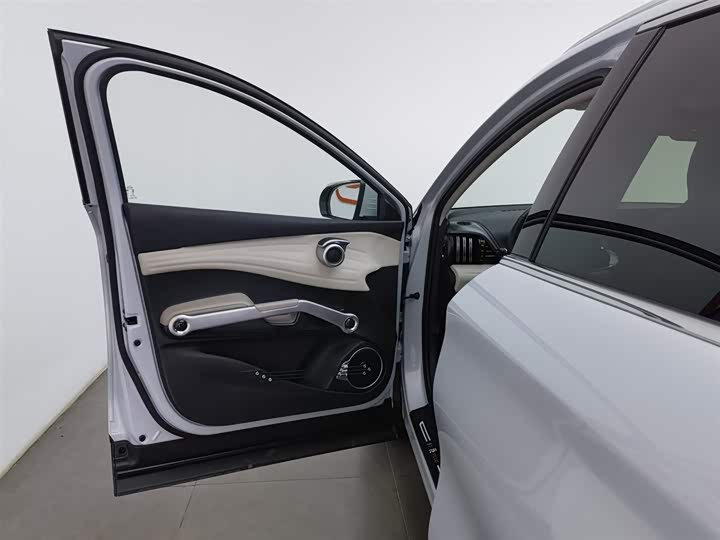 Photo 8 - BYD Yuan Plus