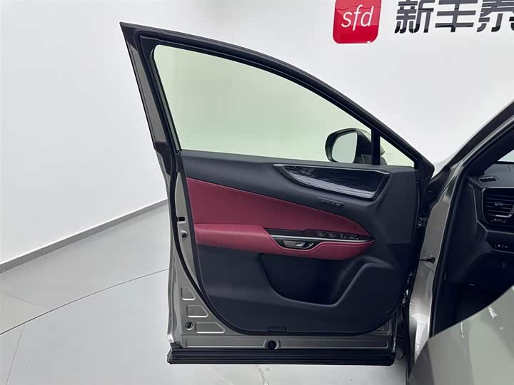 Фото 8 - Lexus NX