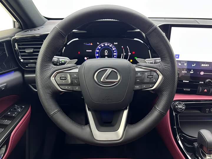 Фото 9 - Lexus NX