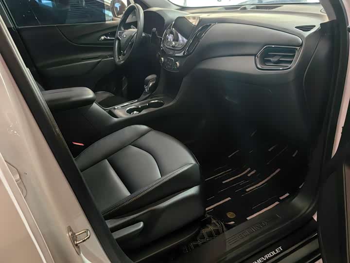 Фото 4 - Chevrolet Equinox