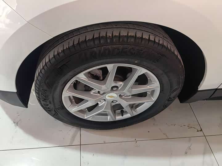 Фото 9 - Chevrolet Equinox