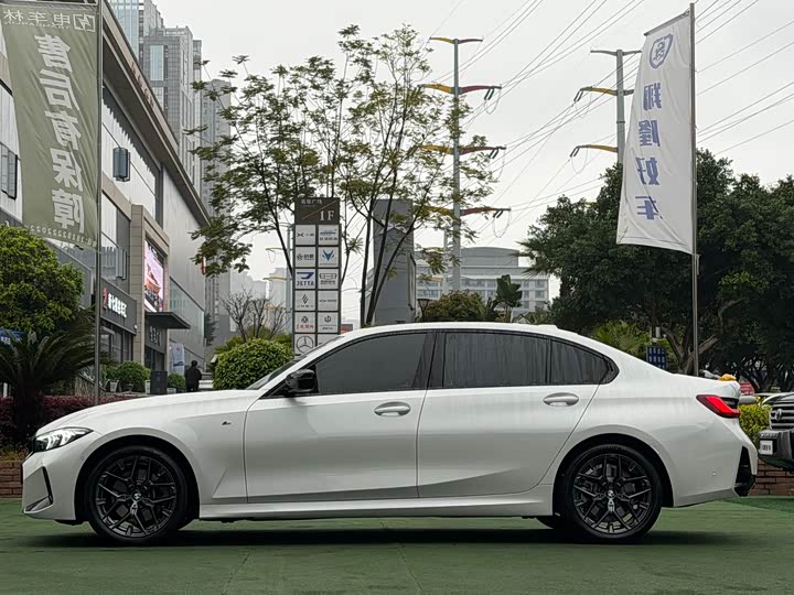 BMW 3 Series 2025 2025款 330Li M运动曜夜套装