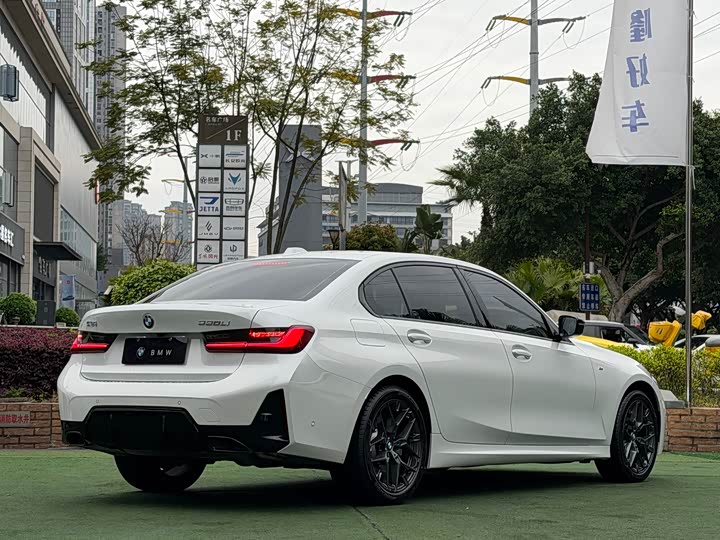 BMW 3 Series 2025 2025款 330Li M运动曜夜套装