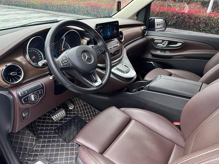 Mercedes-Benz V-Class 2022 2022款 V 260 L 长轴距豪华版