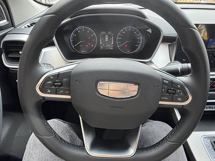 Фото 8 - Geely Coolray