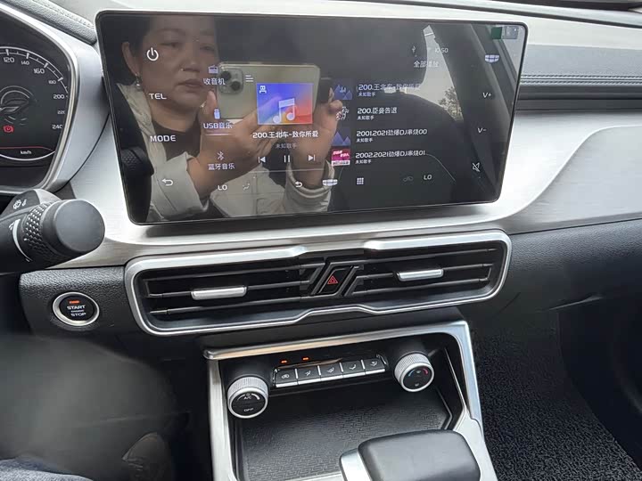 Фото 9 - Geely Coolray