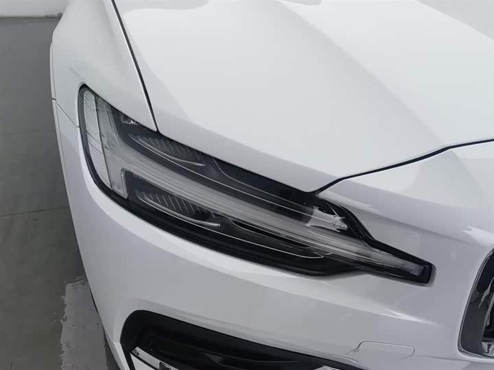 Фото 7 - Volvo S60