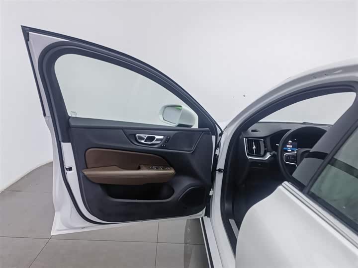 Фото 8 - Volvo S60