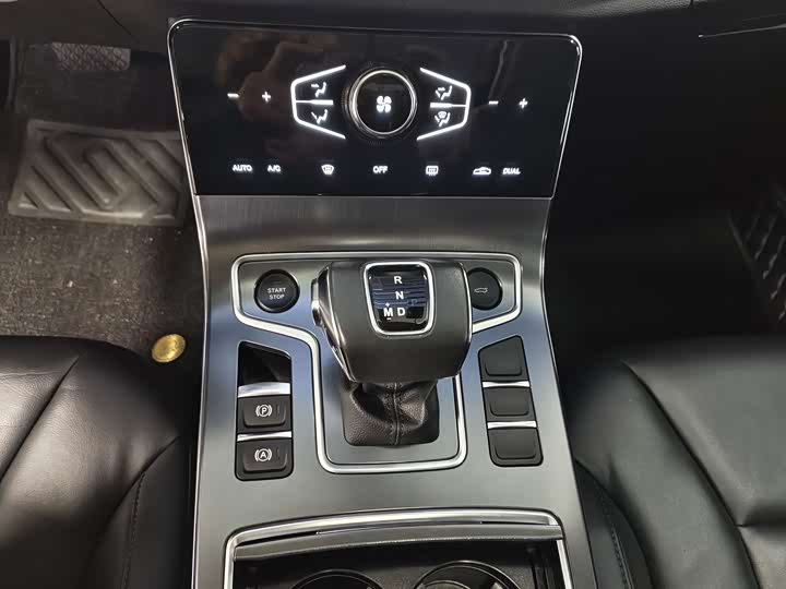 Фото 7 - Hongqi H5