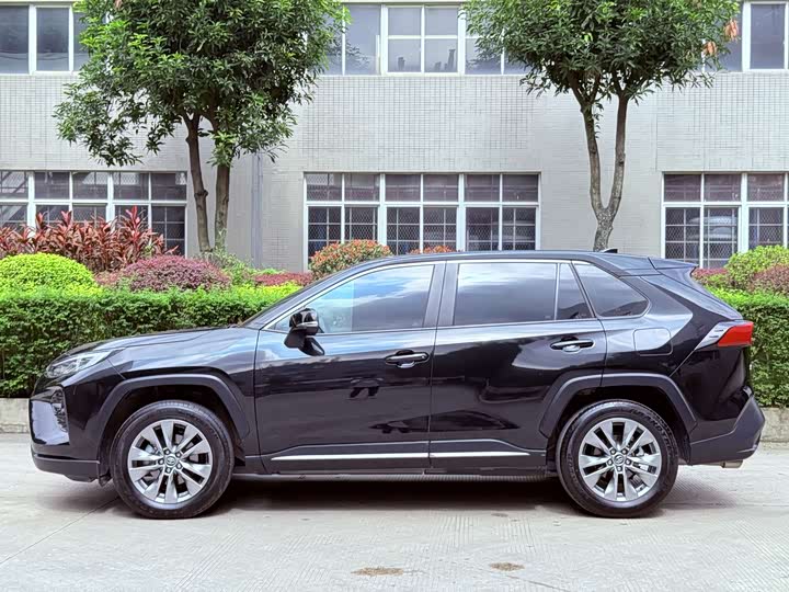 Фото 3 - Toyota Wildlander