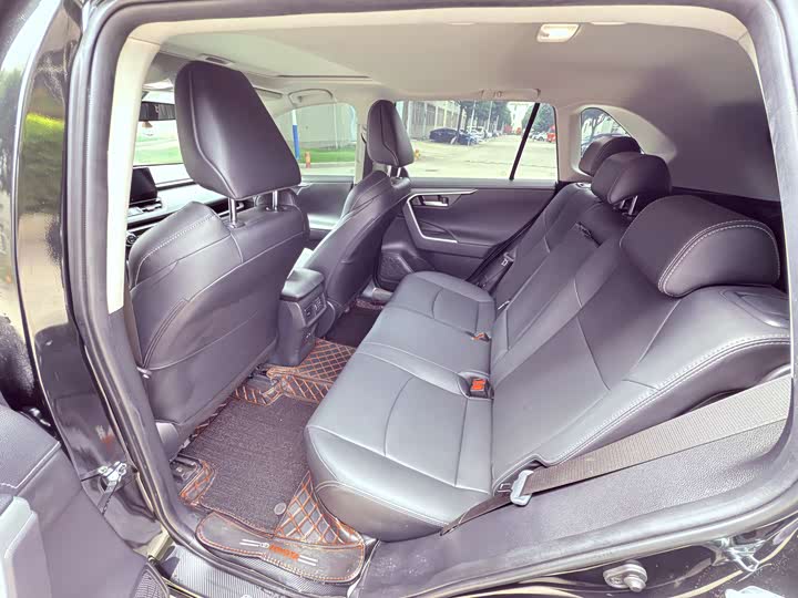 Фото 7 - Toyota Wildlander