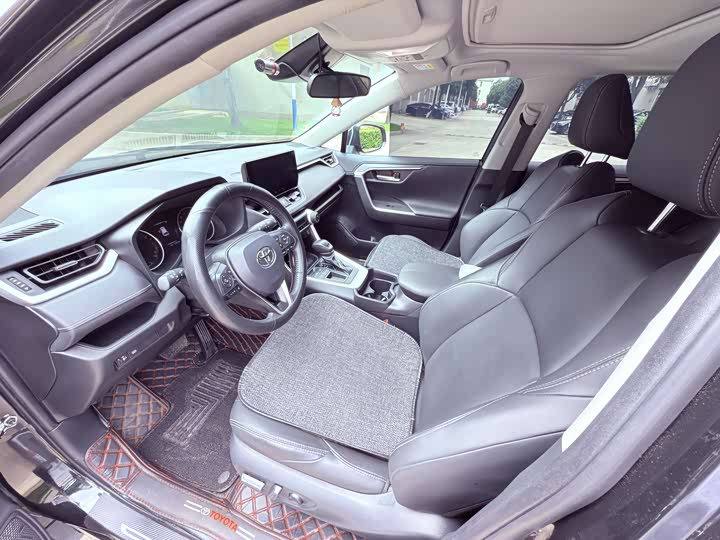 Фото 8 - Toyota Wildlander