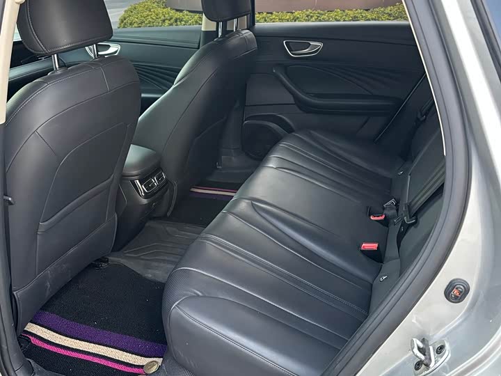 Фото 7 - Roewe D7