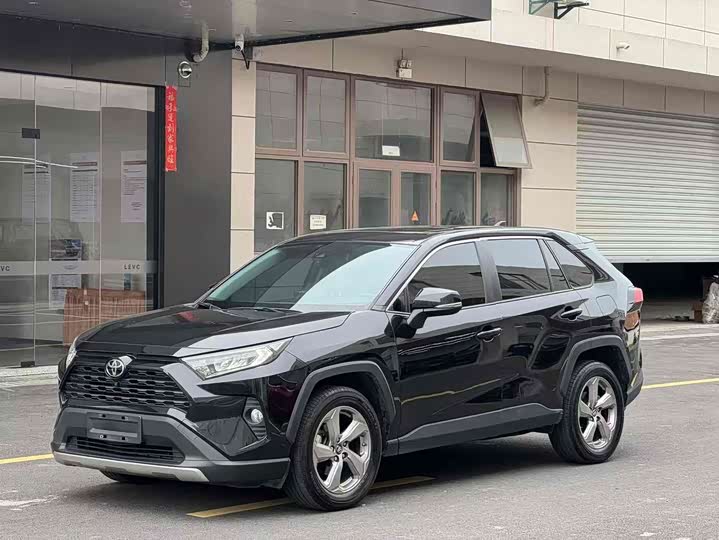 صورة 1 - Toyota RAV4
