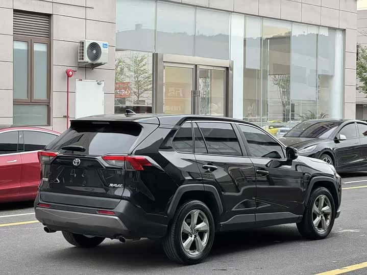 صورة 9 - Toyota RAV4
