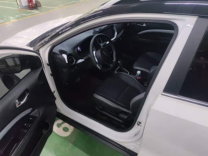 Kia KX1 2021 2021款 1.4L CVT趣享天窗款