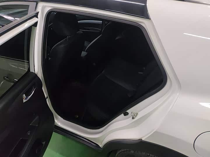 Kia KX1 2021 2021款 1.4L CVT趣享天窗款