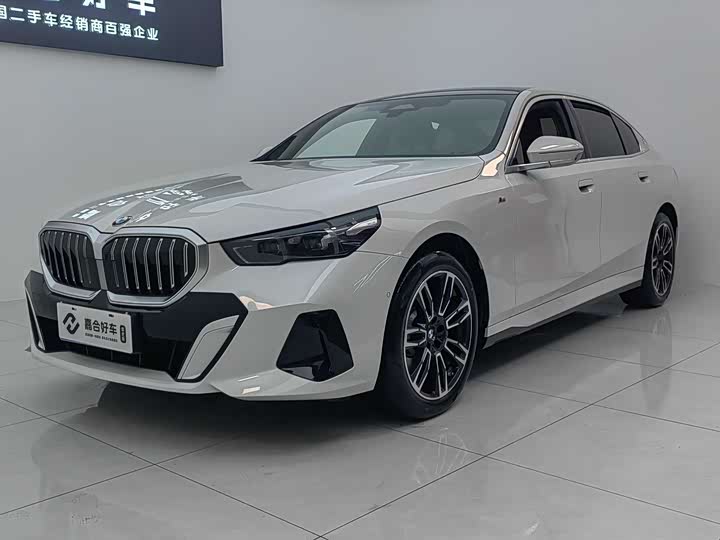 Photo 1 - BMW 5 Series