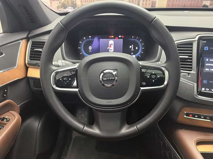 Фото 4 - Volvo XC90