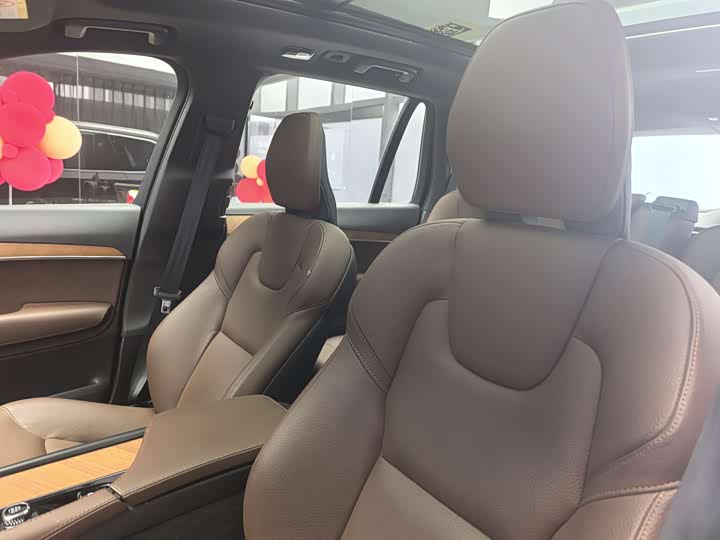 Фото 6 - Volvo XC90