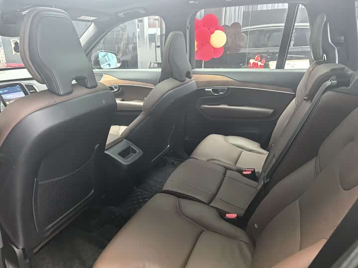 Фото 7 - Volvo XC90