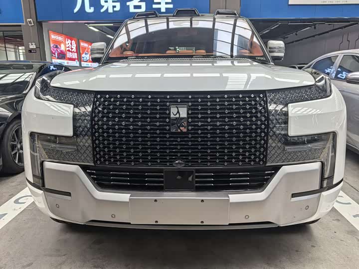 Photo 2 - BYD Yangwang U8