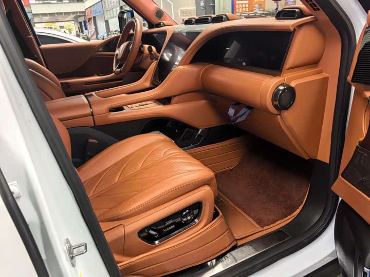 Photo 5 - BYD Yangwang U8