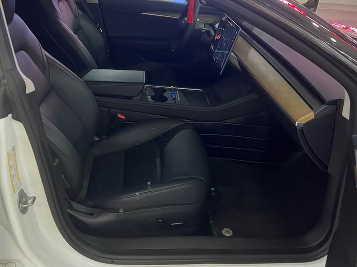 Photo 8 - Tesla Model 3